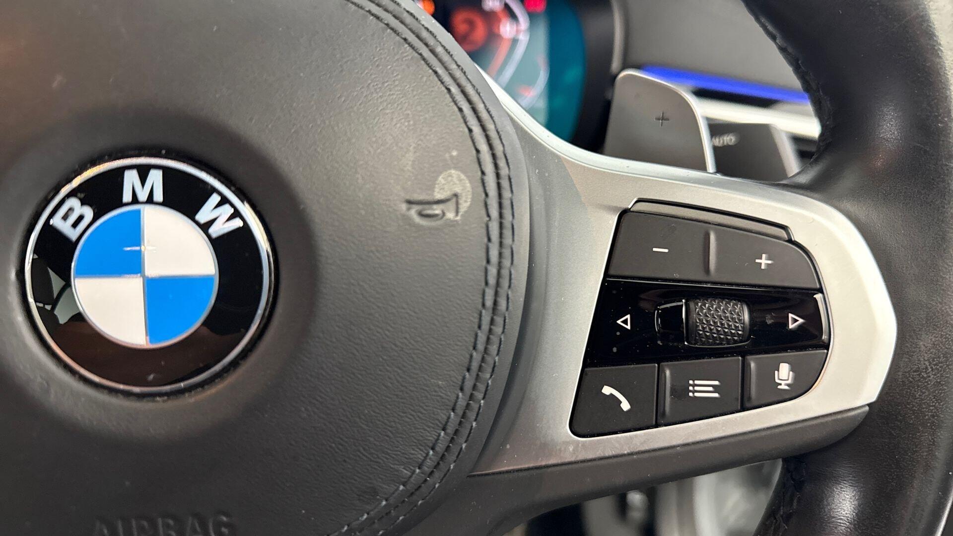 BMW 5 Series view 19