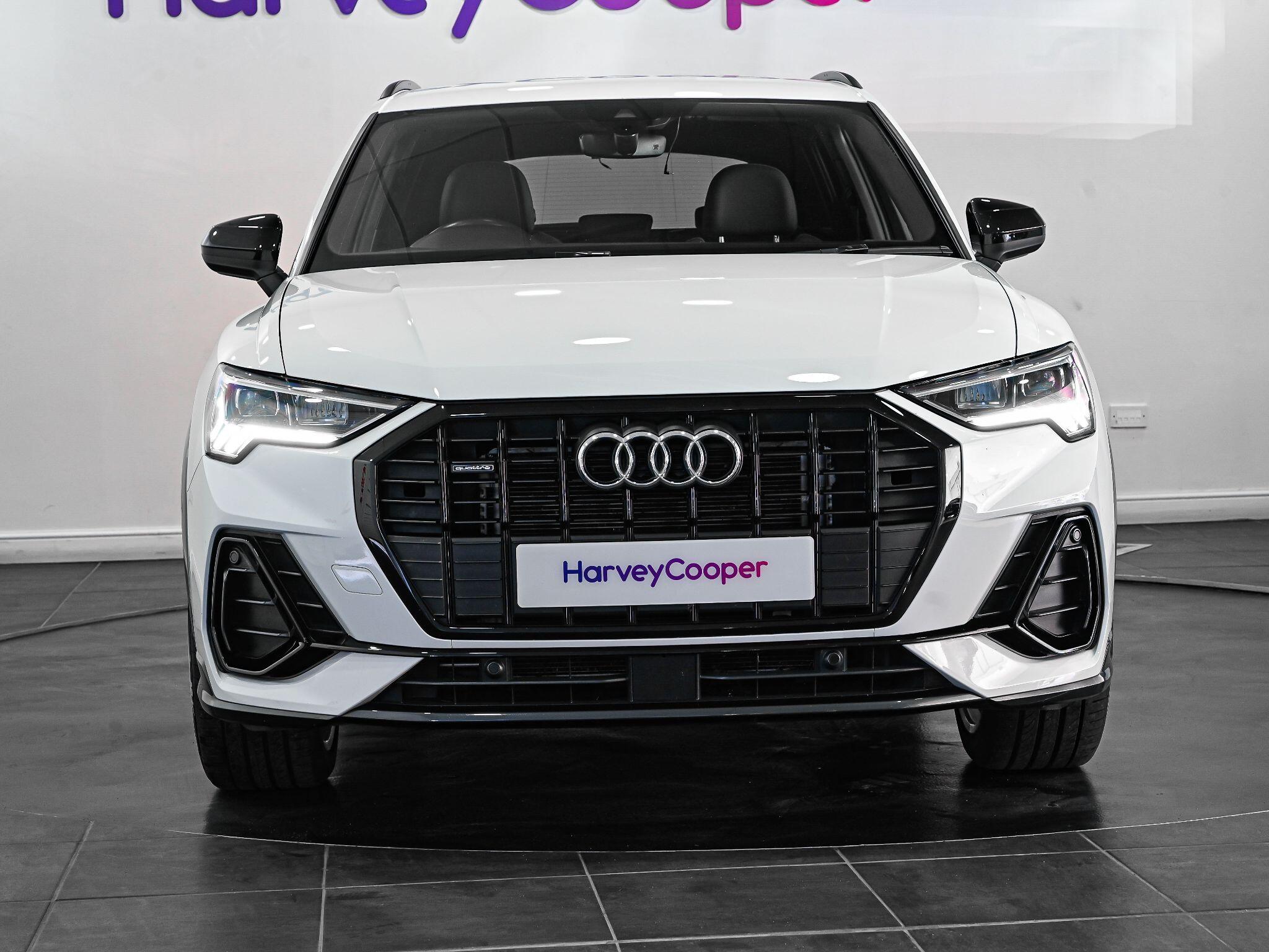 Audi Q3 view 21