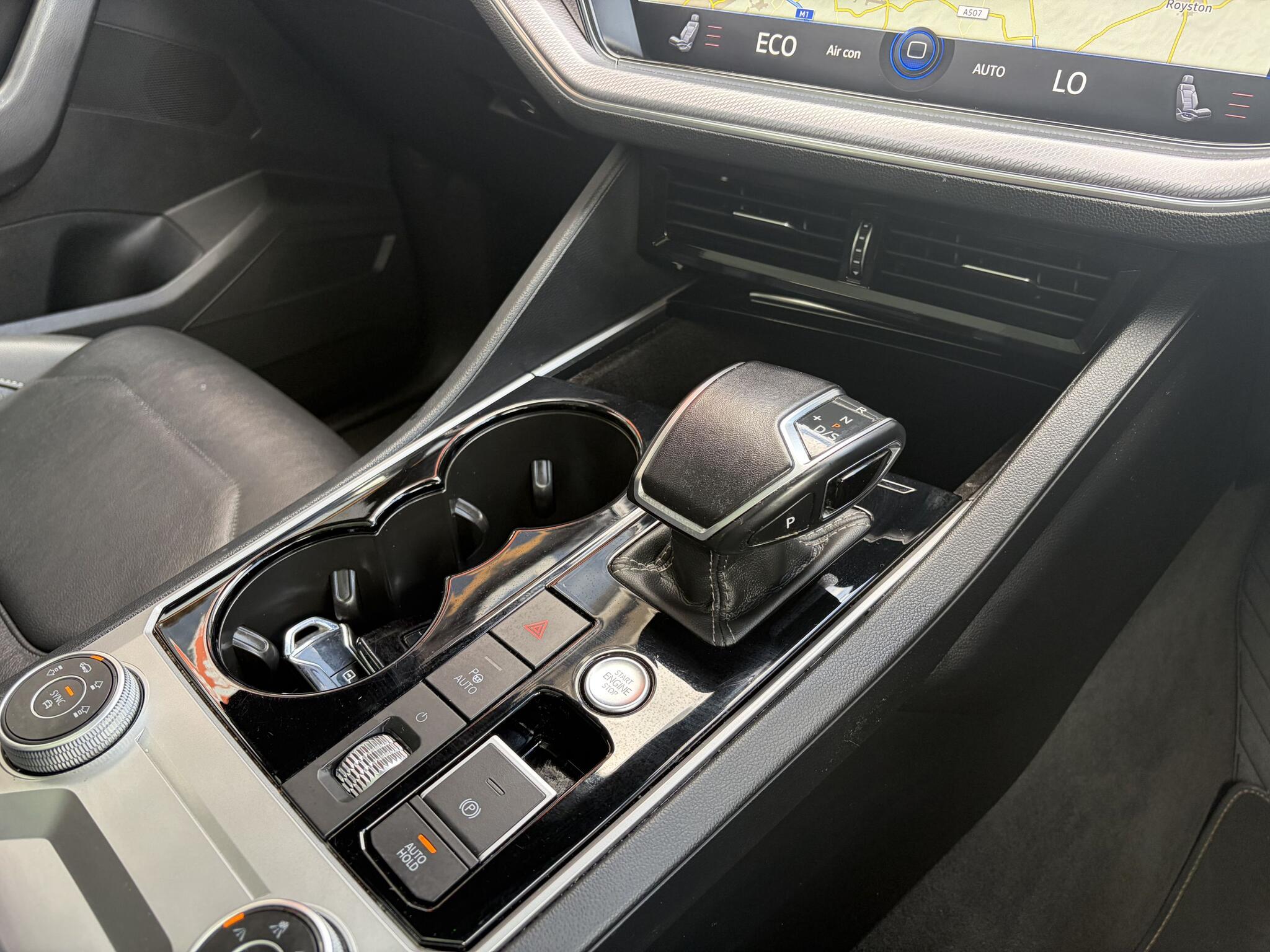 Volkswagen Touareg view 21