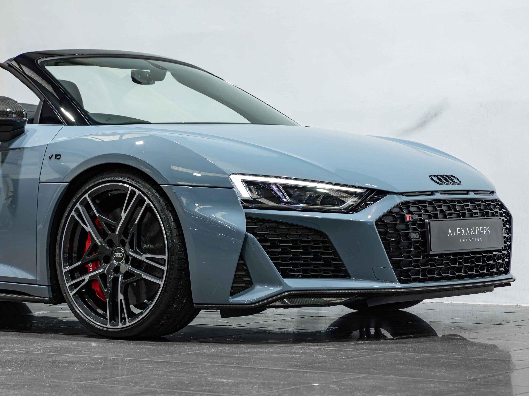 Audi R8 view 13