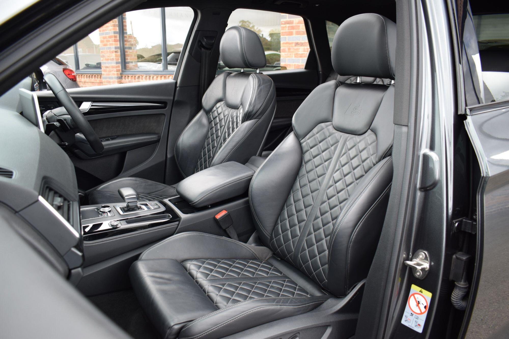 Audi Q5 view 32
