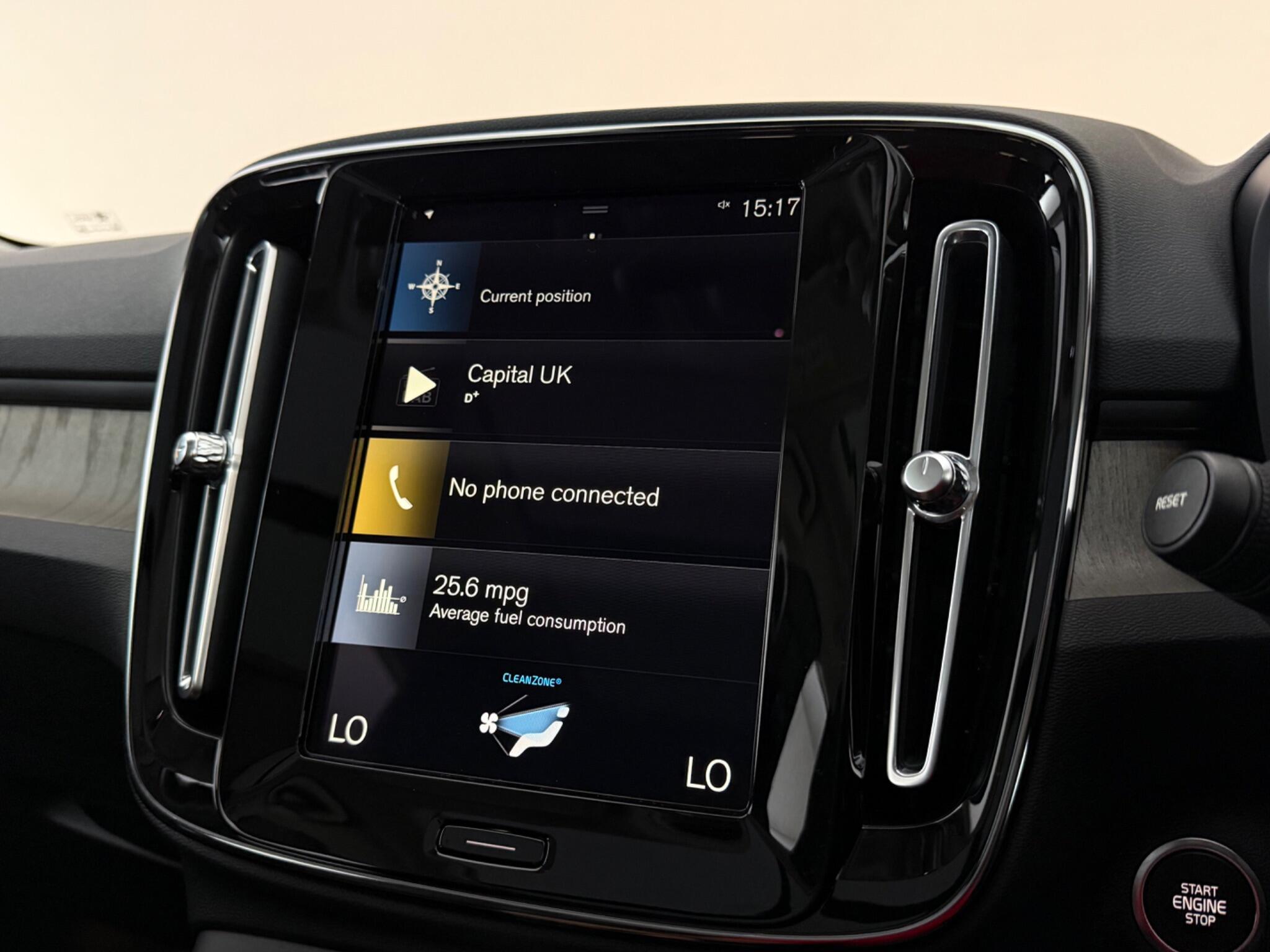 Volvo XC40 view 30