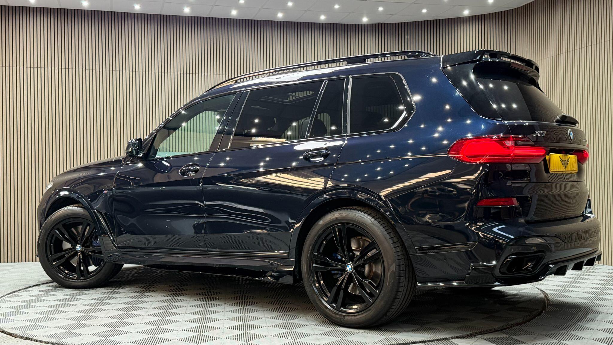 BMW X7 view 2