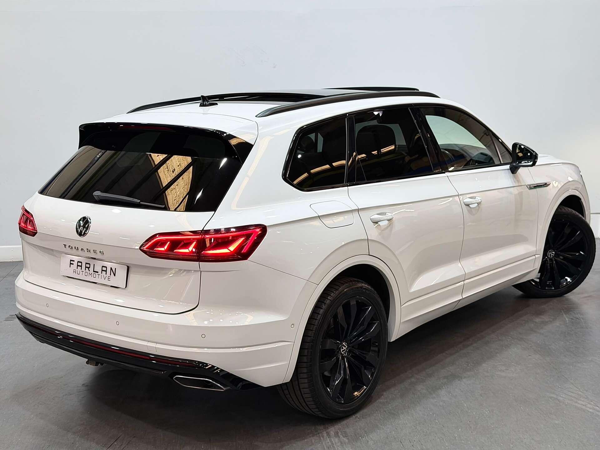 Volkswagen Touareg view 17