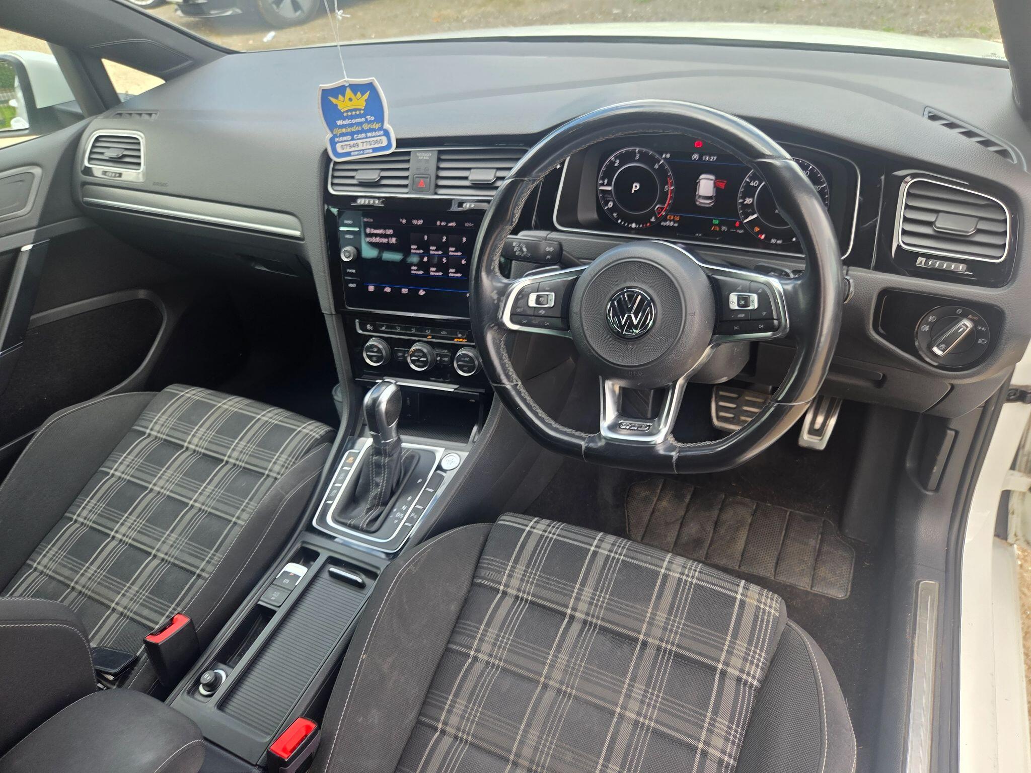 Volkswagen Golf view 11