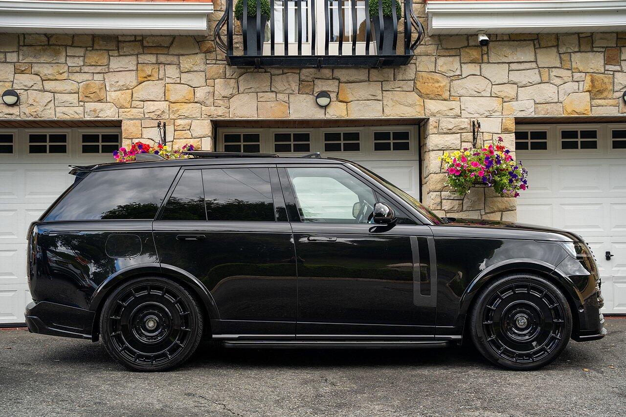 Land Rover Range Rover view 3