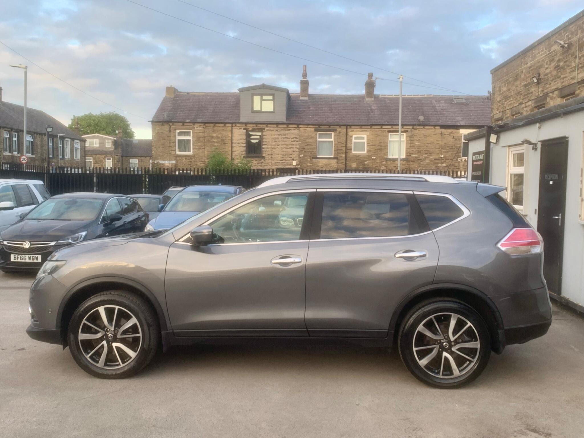 Nissan X-Trail view 4