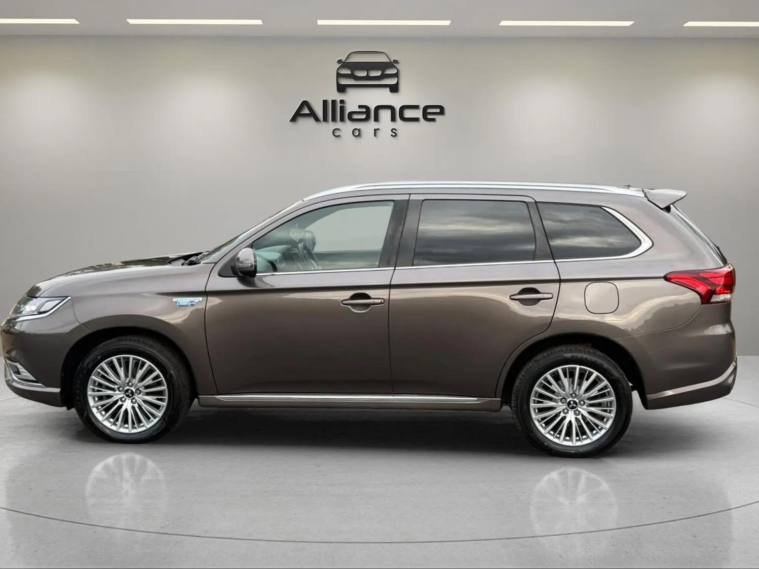 Mitsubishi Outlander view 14
