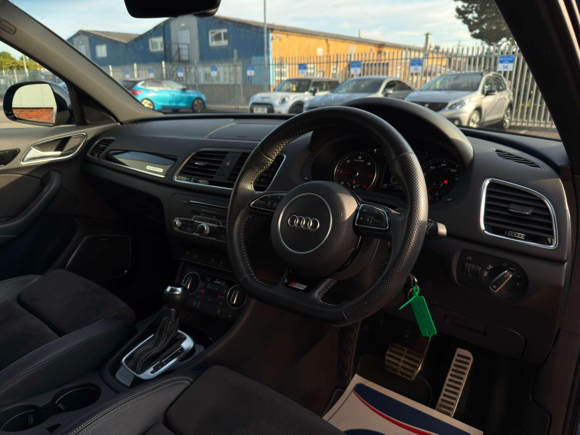Audi Q3 view 18