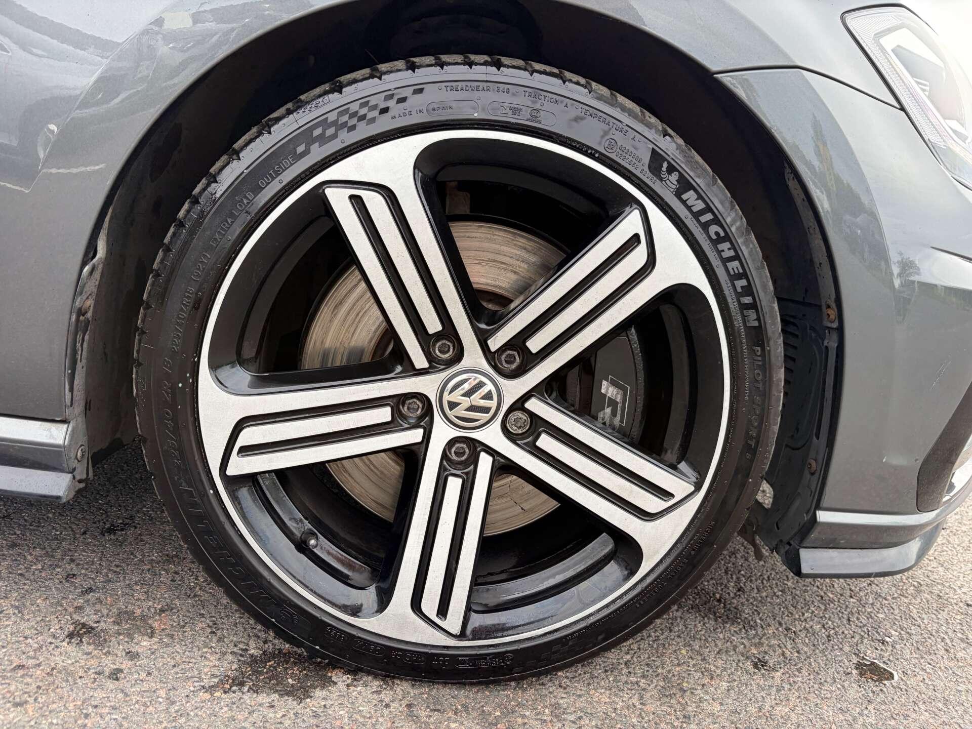 Volkswagen Golf view 13