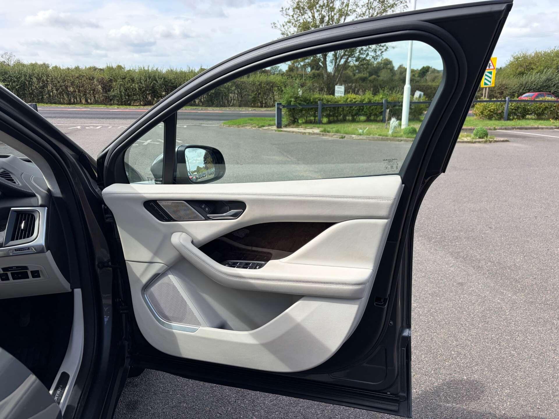Jaguar I-Pace view 36