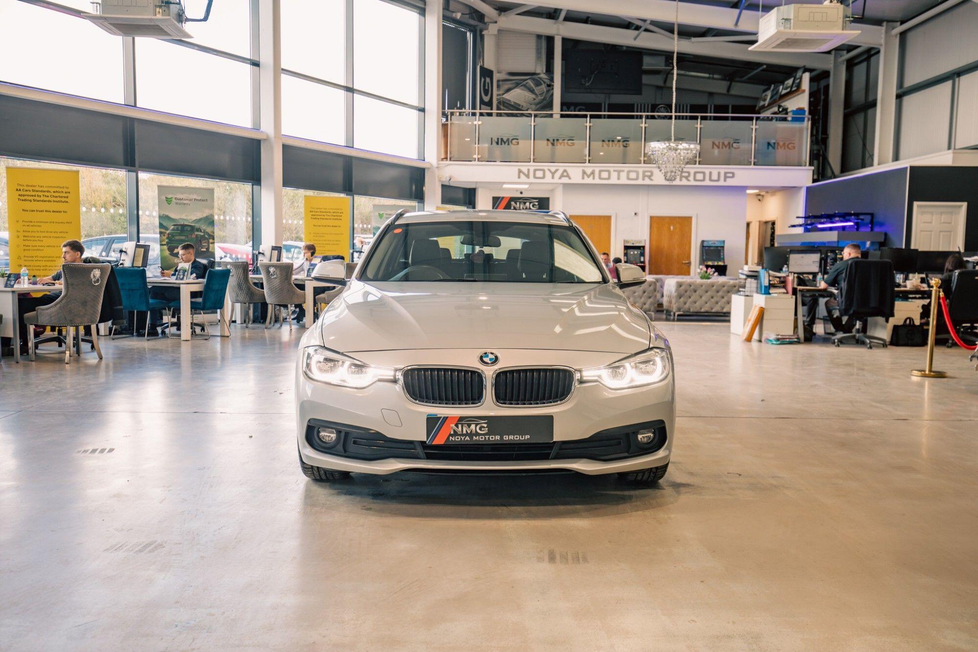 BMW 3 Series view 22