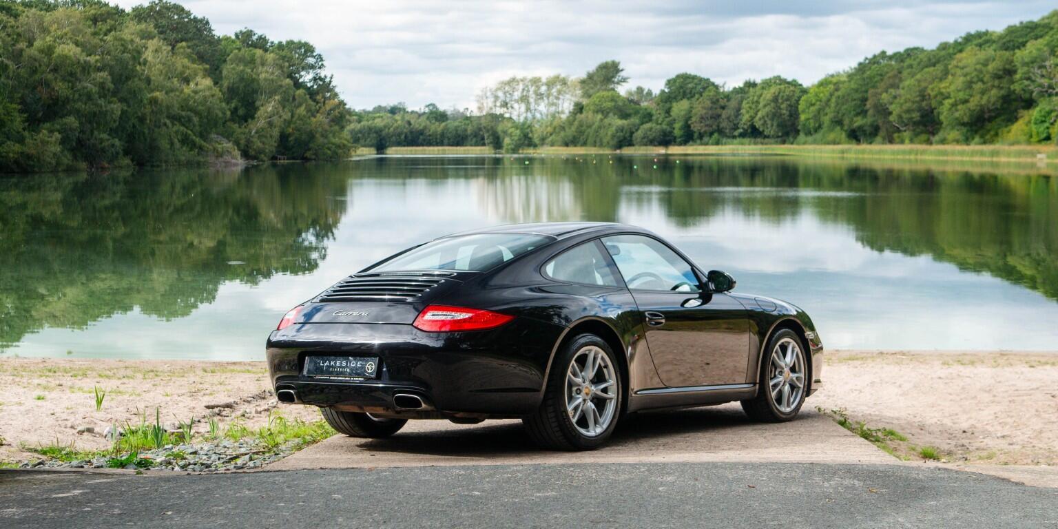 Porsche 911 view 6