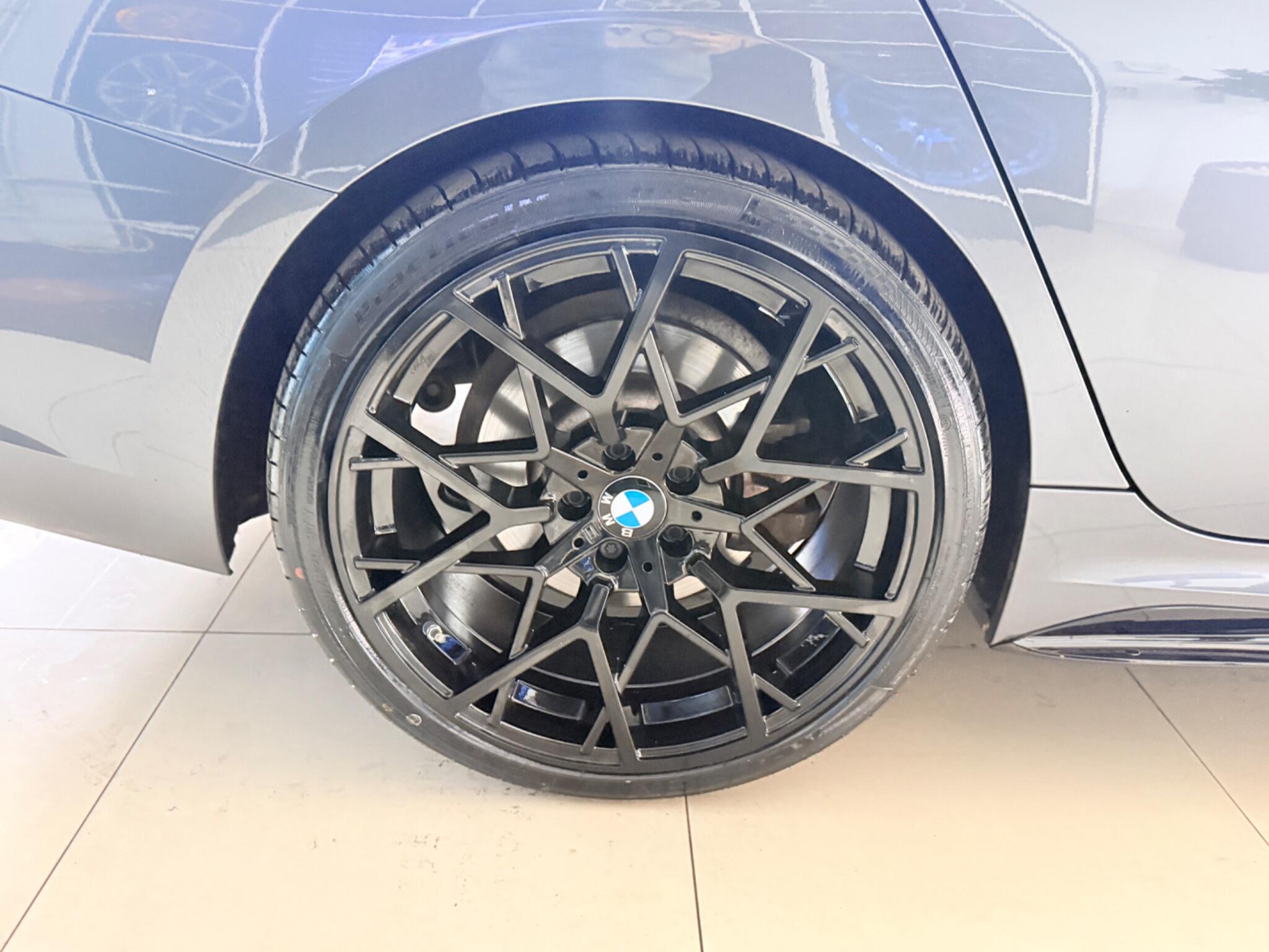 BMW 3 Series view 36