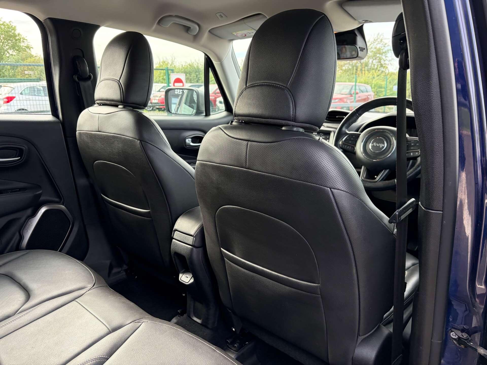 Jeep Renegade view 29