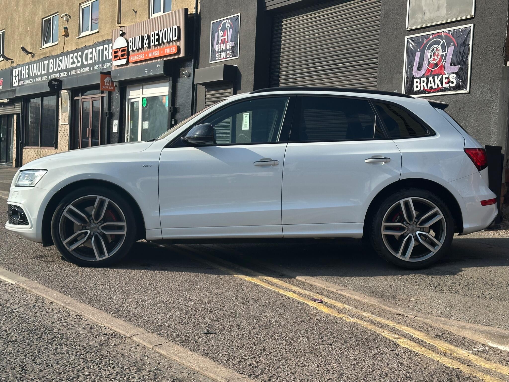 Audi SQ5 view 6