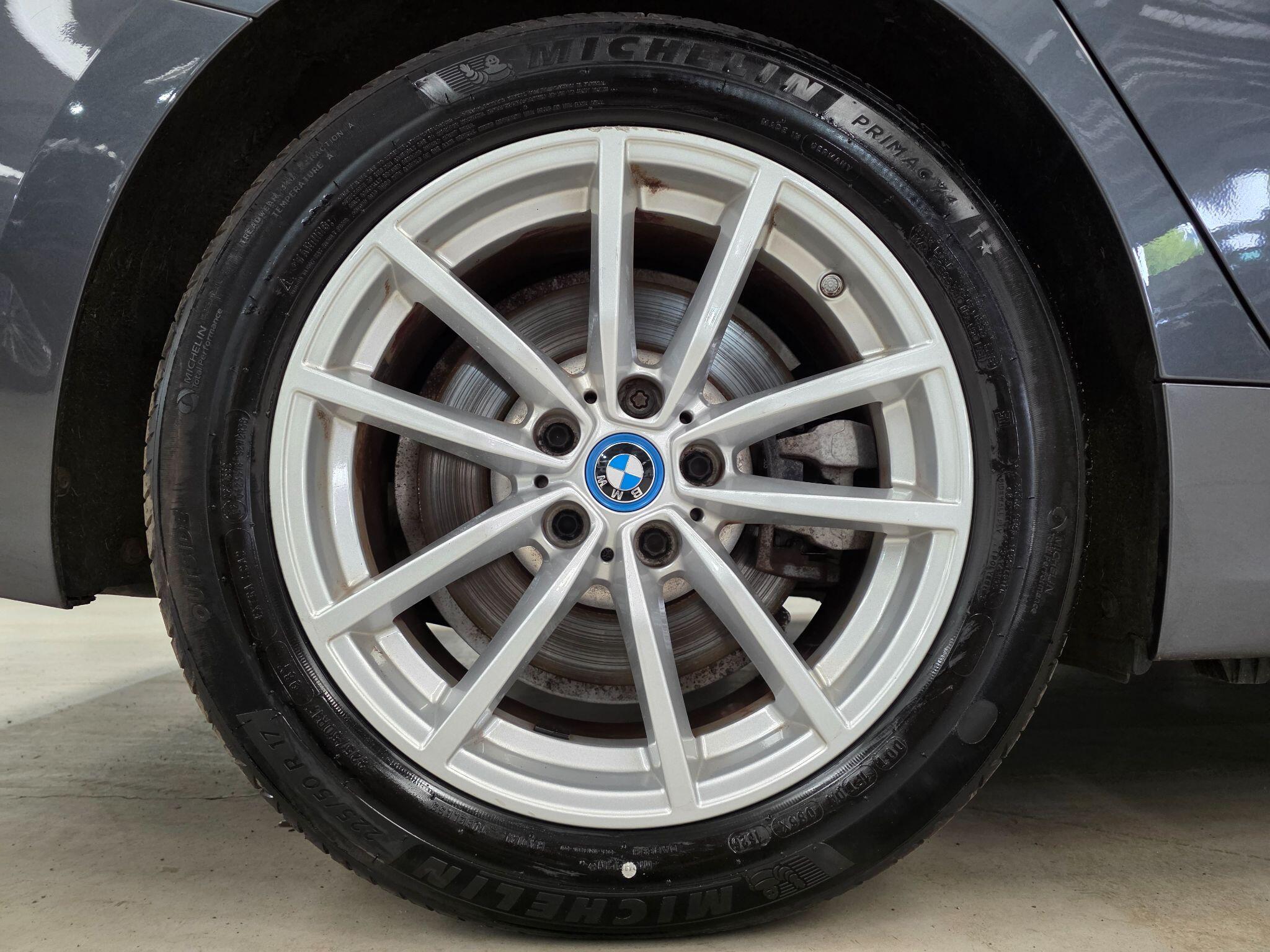 BMW 3 Series view 32