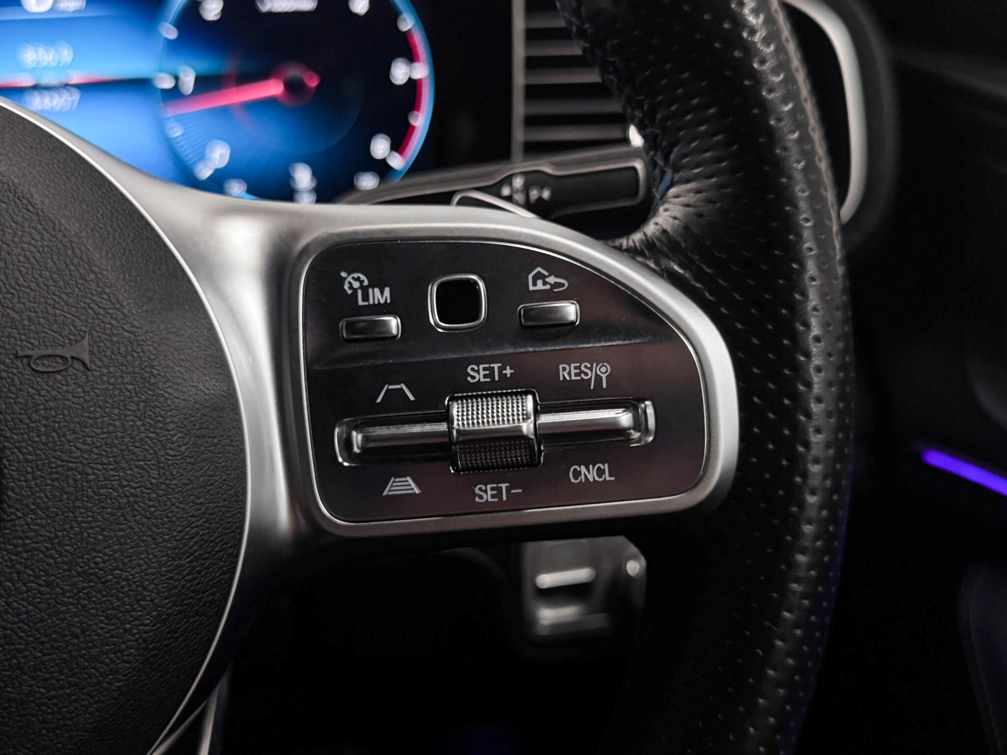 Mercedes-Benz Gle view 36