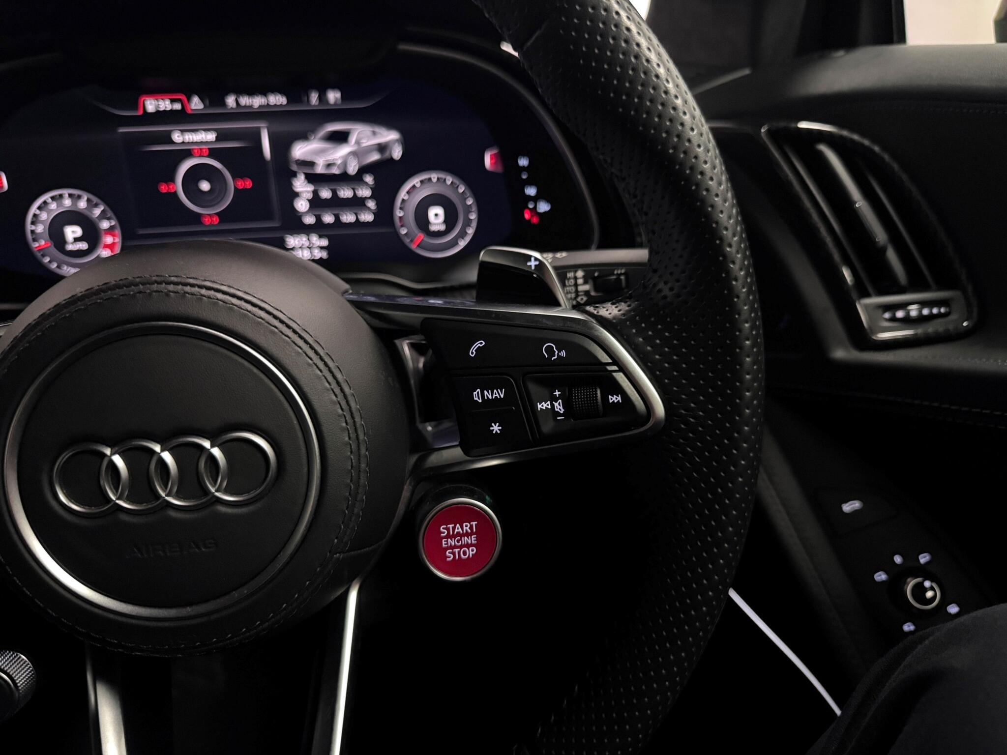 Audi R8 view 12