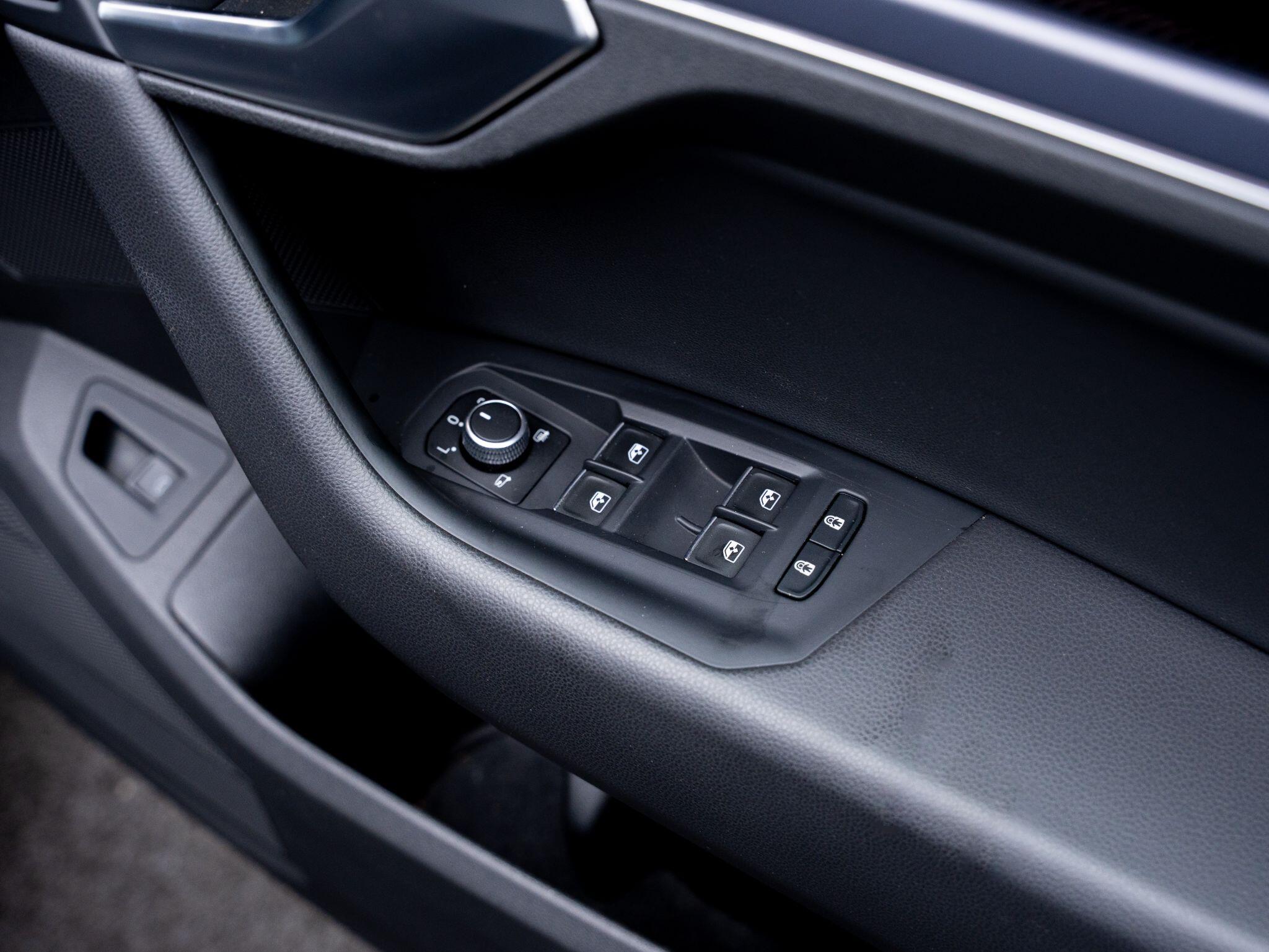 Volkswagen Touareg view 29