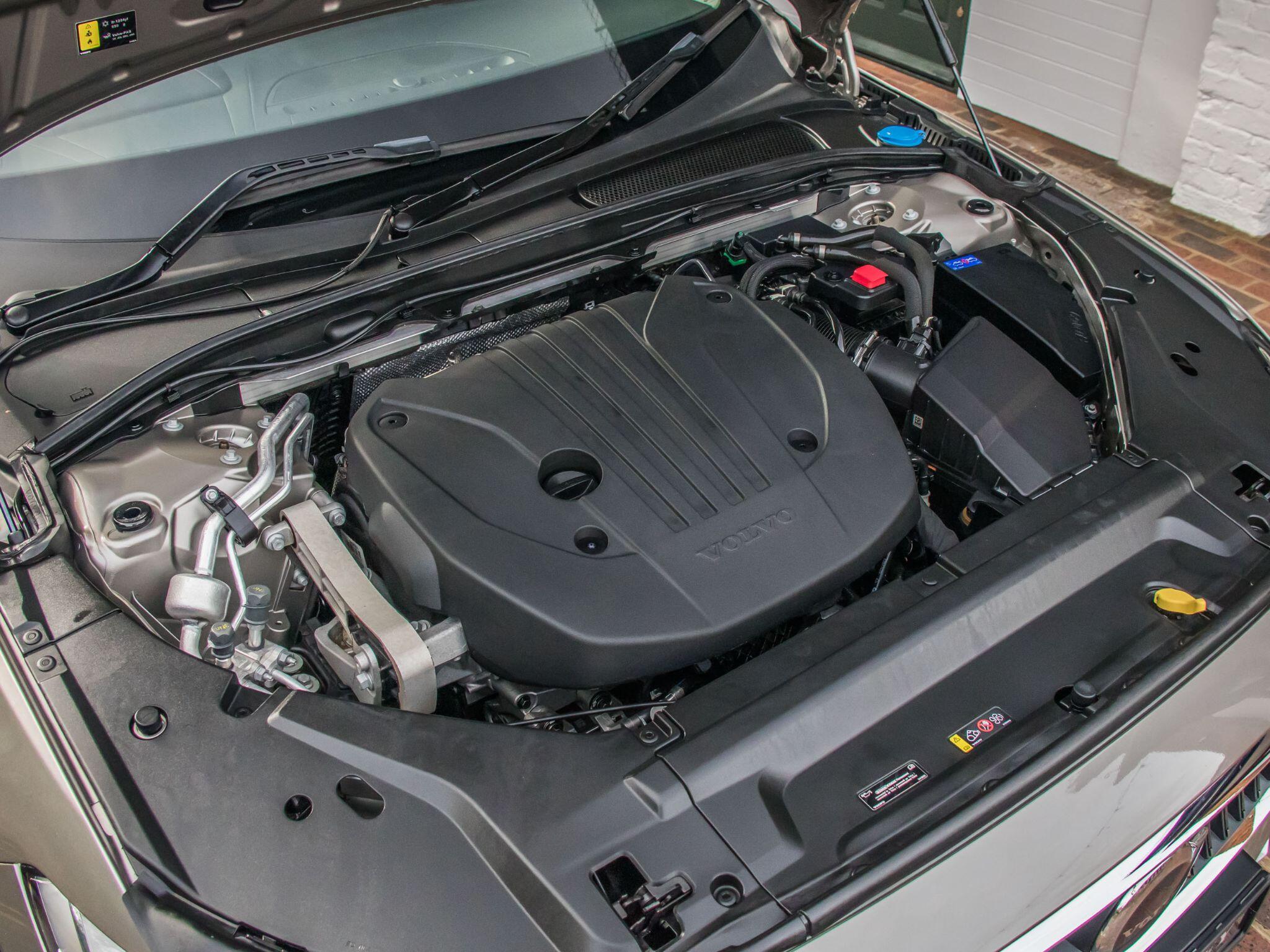 Volvo V90 Cross Country view 14
