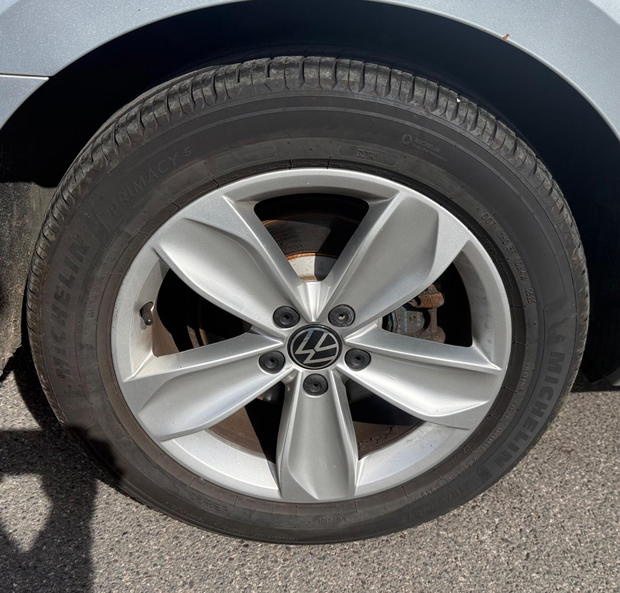 Volkswagen Passat view 10
