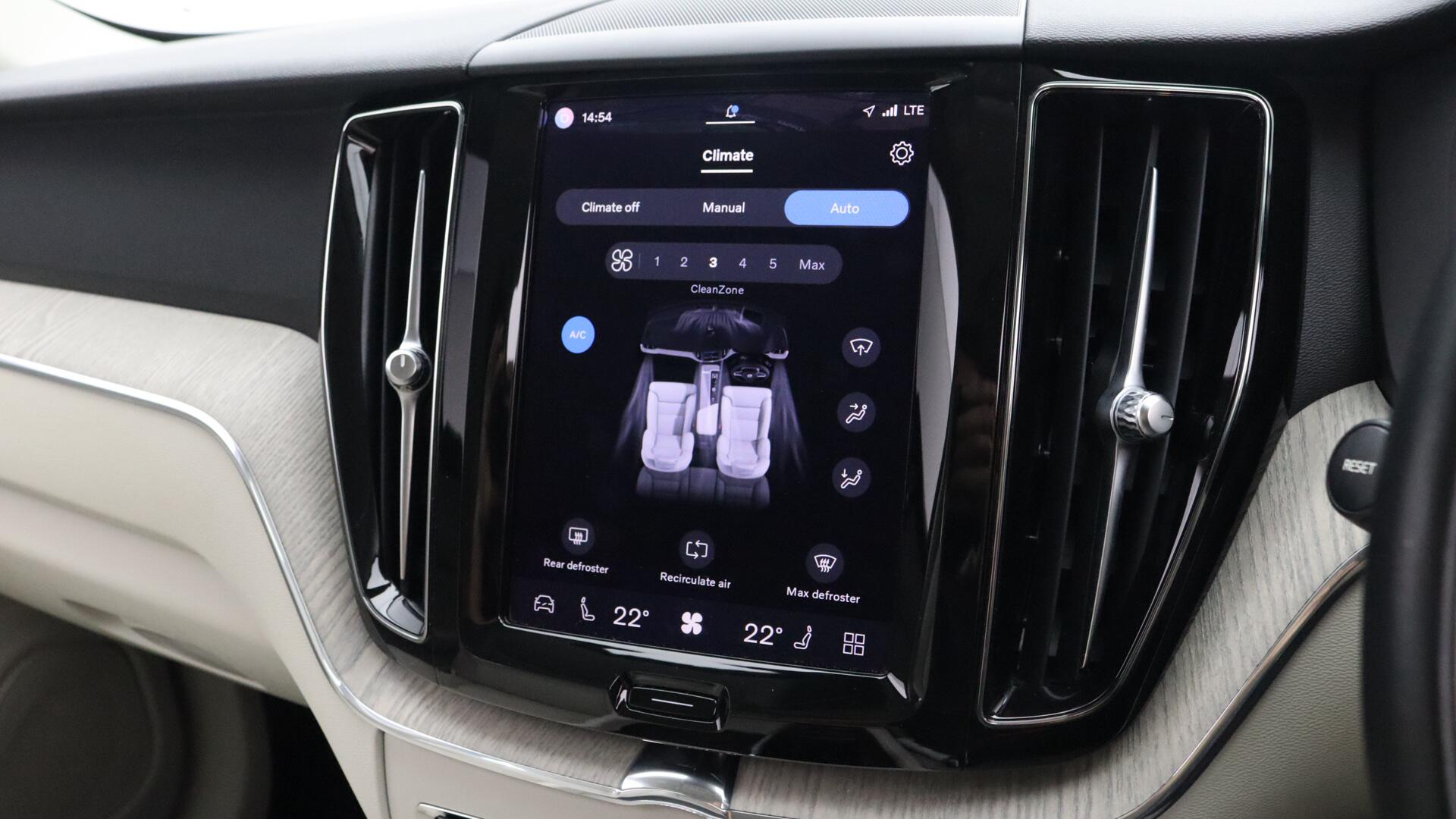 Volvo XC60 view 38