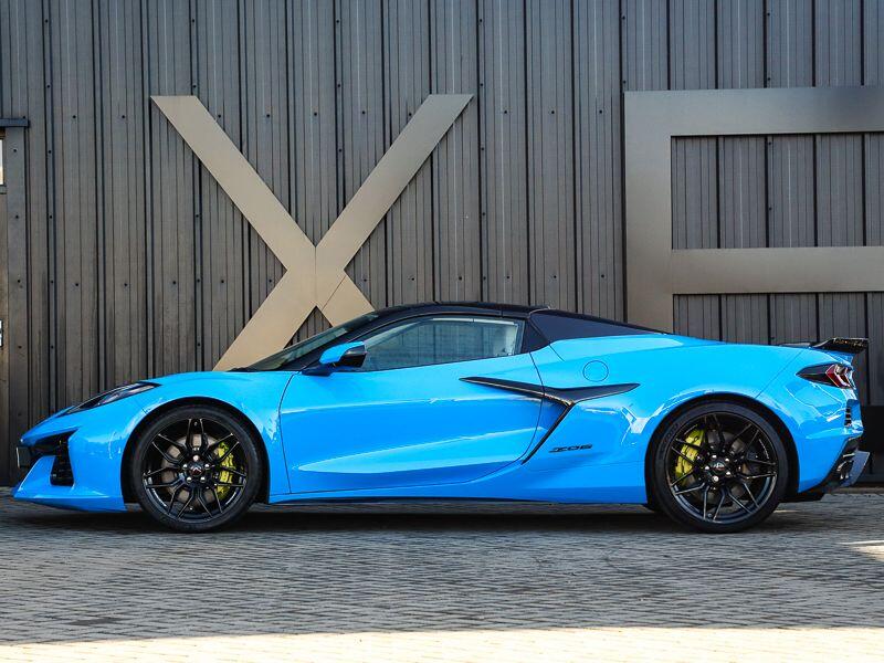 Chevrolet Corvette view 8