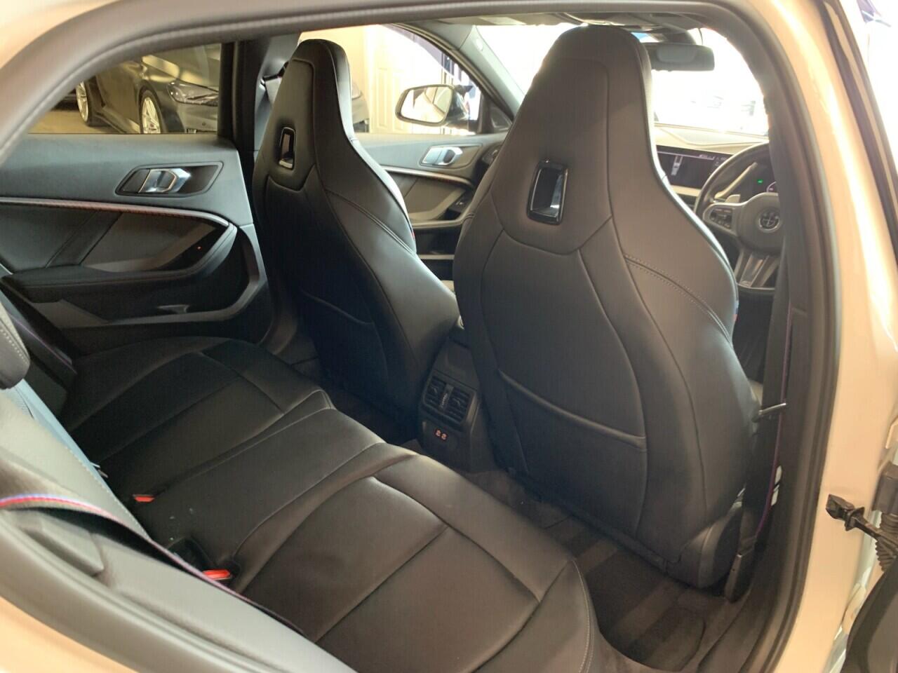 BMW 1 Series view 24