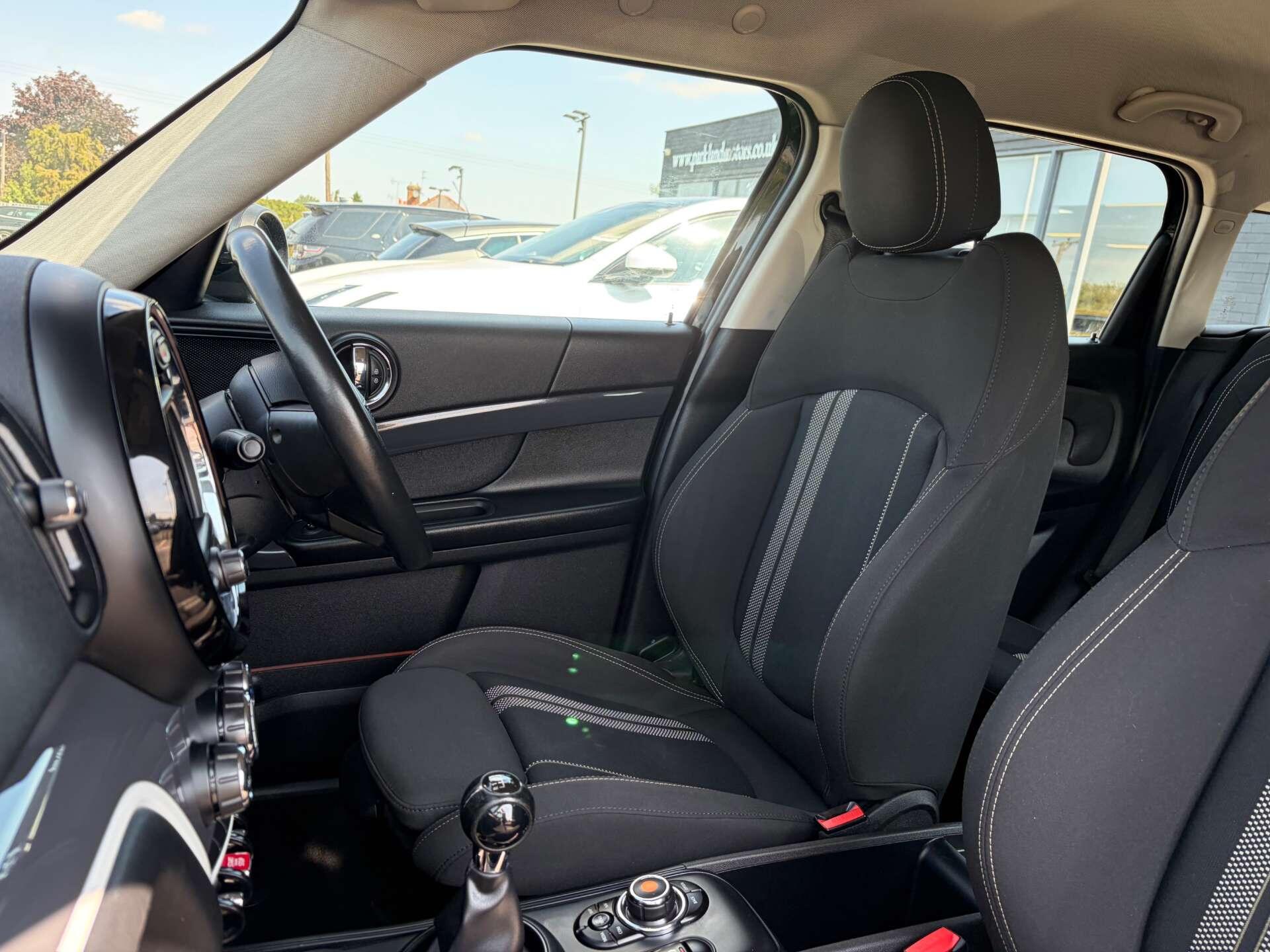 Mini Countryman view 18