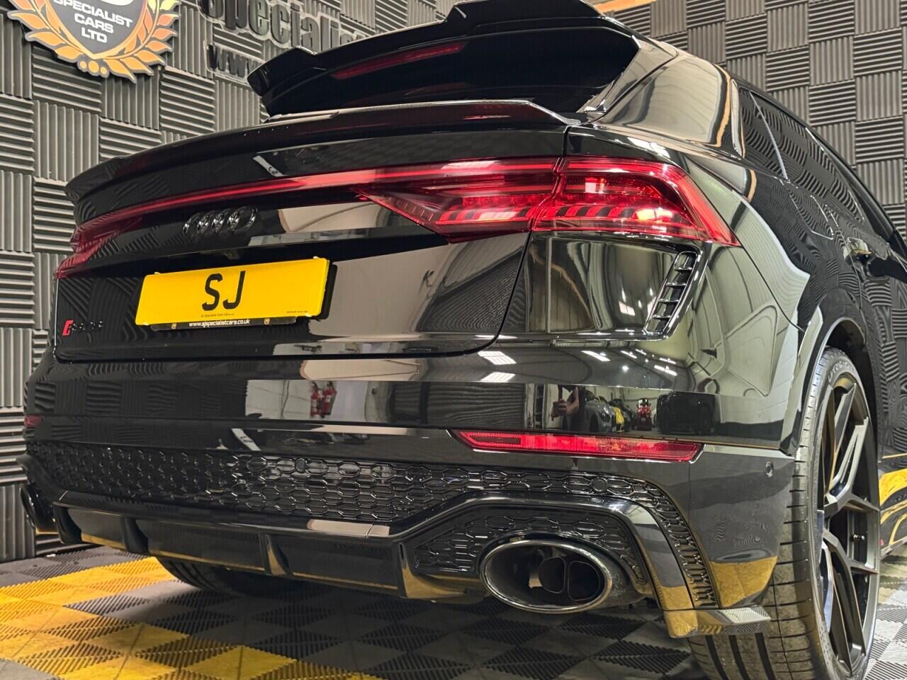 Audi RSQ8 view 7