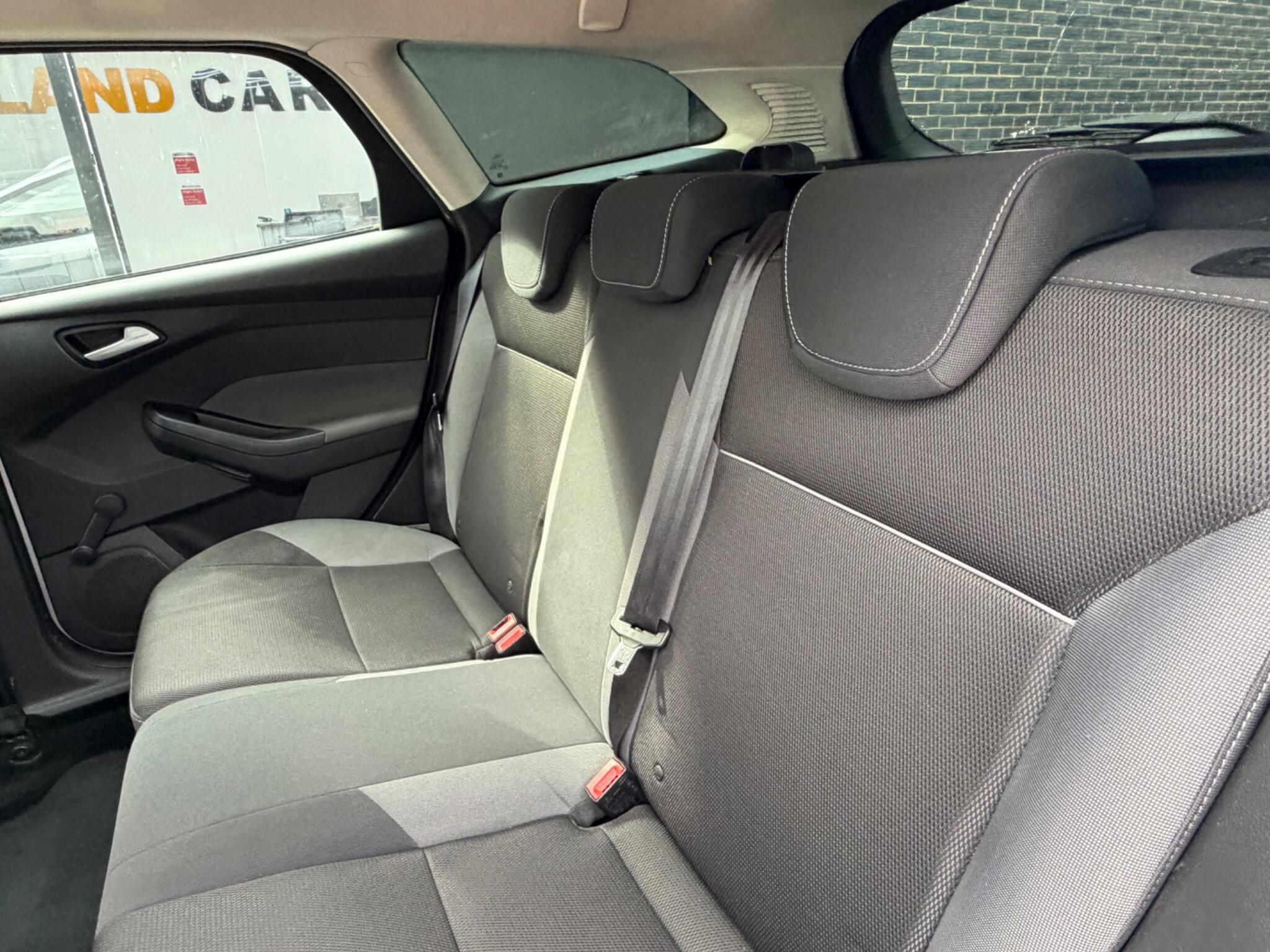 Ford Focus view 28