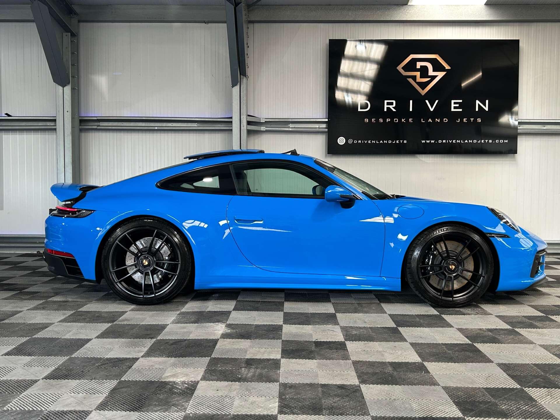 Porsche 911 view 13