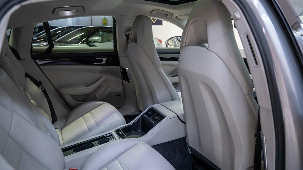 Porsche Panamera view 33