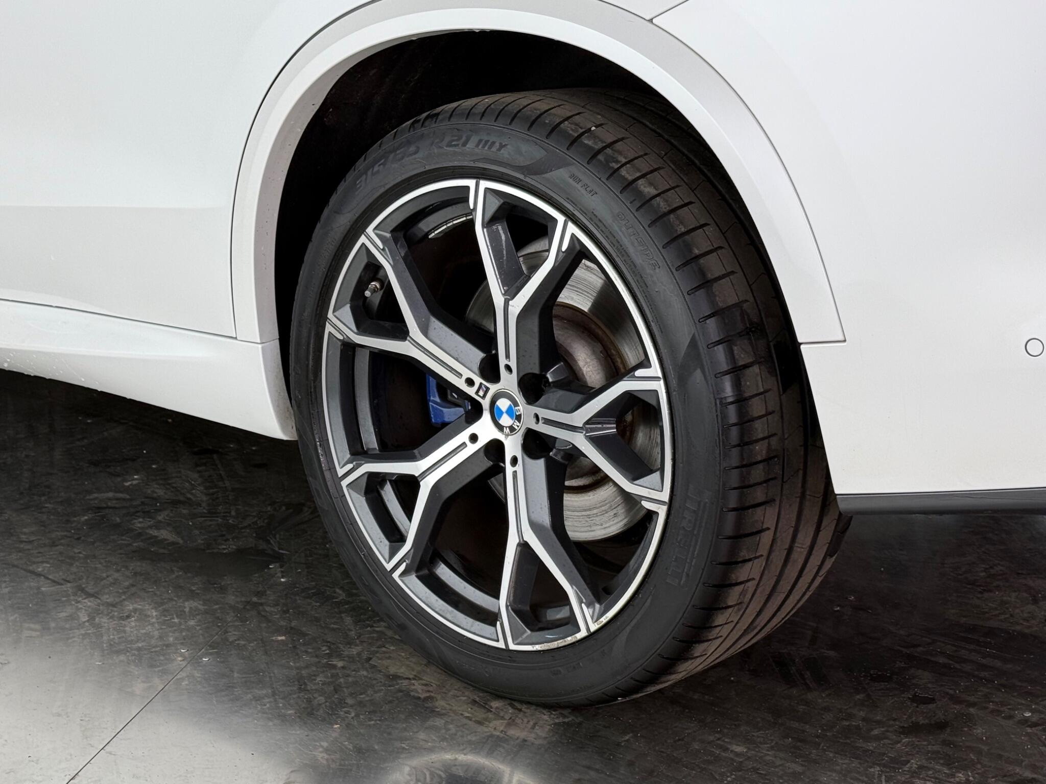BMW X5 view 11