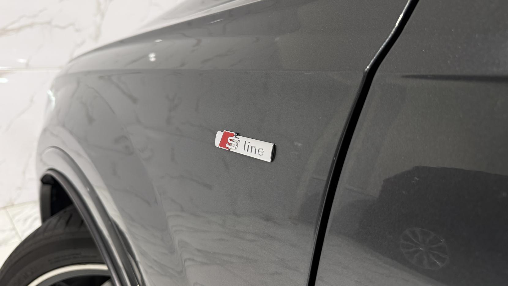 Audi Q7 view 44
