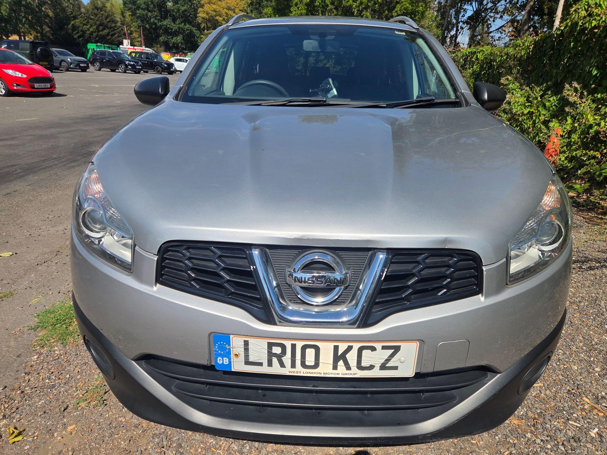 Nissan Qashqai+2 view 2
