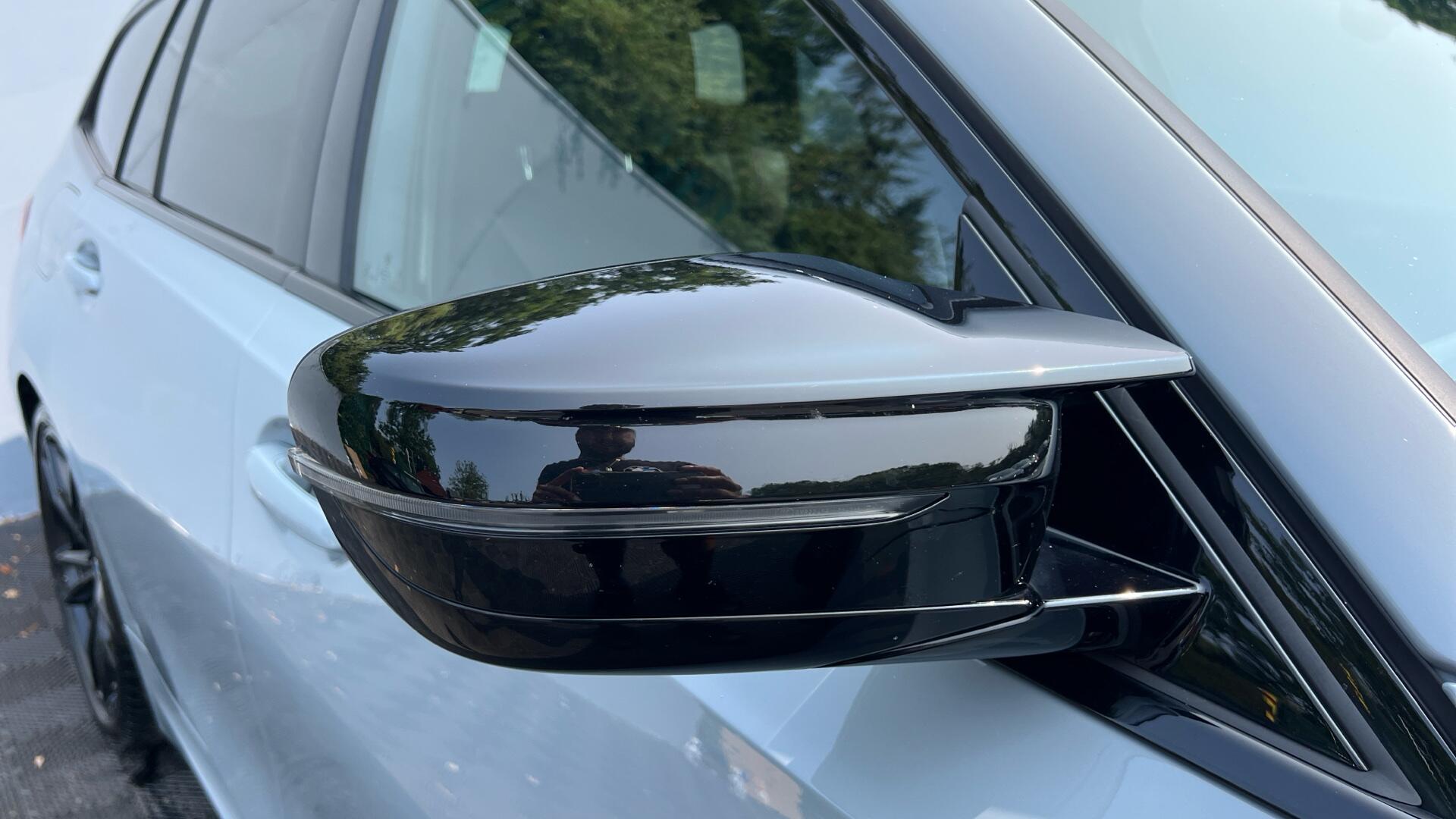 BMW 3 Series view 29