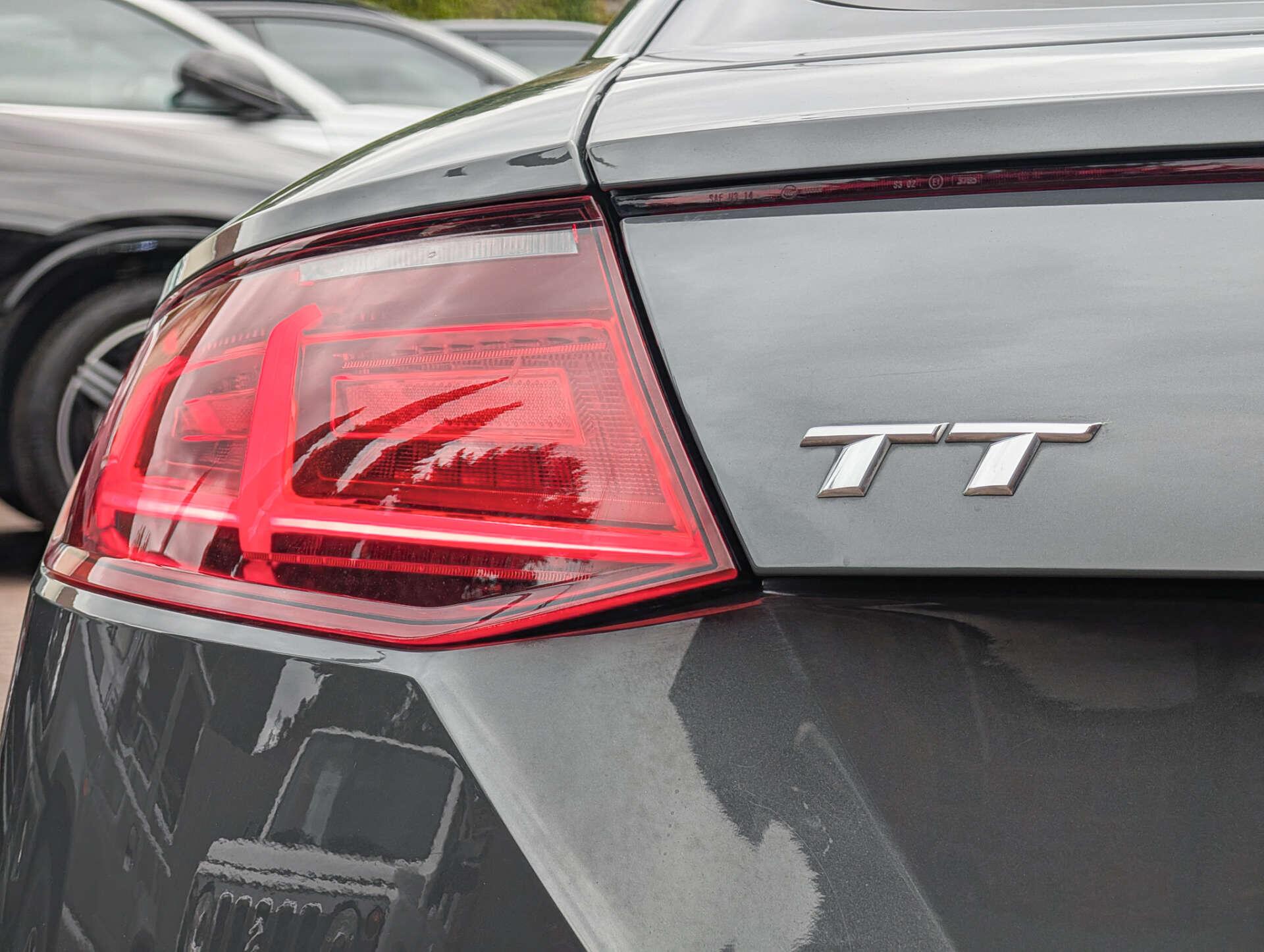 Audi TT view 15
