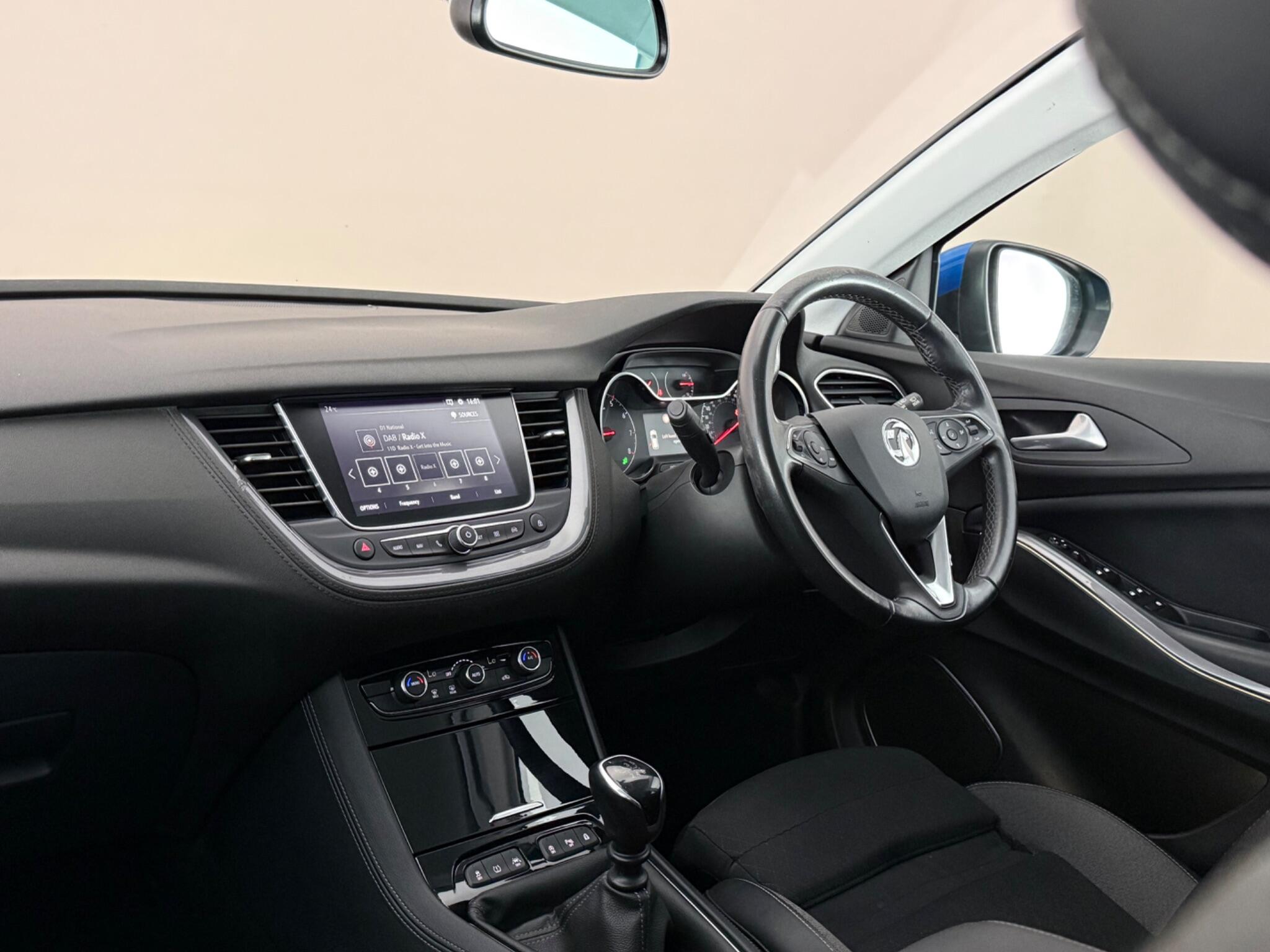 Vauxhall Grandland X view 3