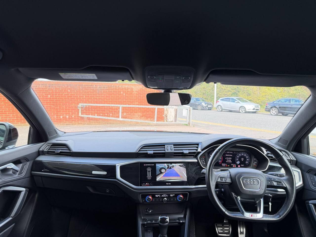 Audi Q3 view 28