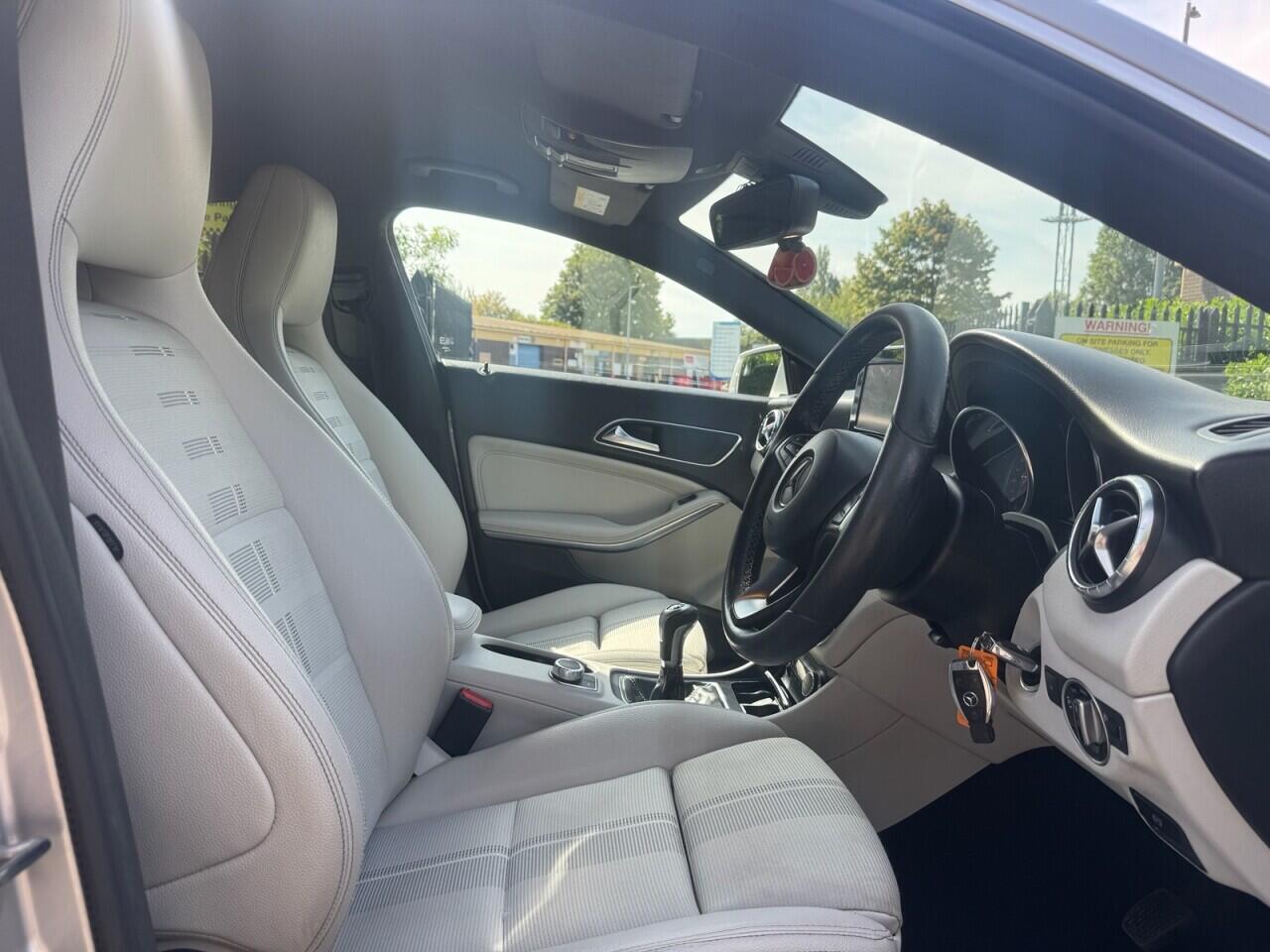Mercedes-Benz Cla view 10