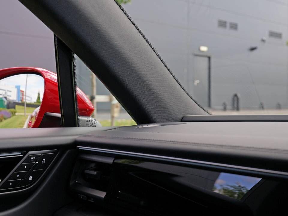 Porsche Macan view 55