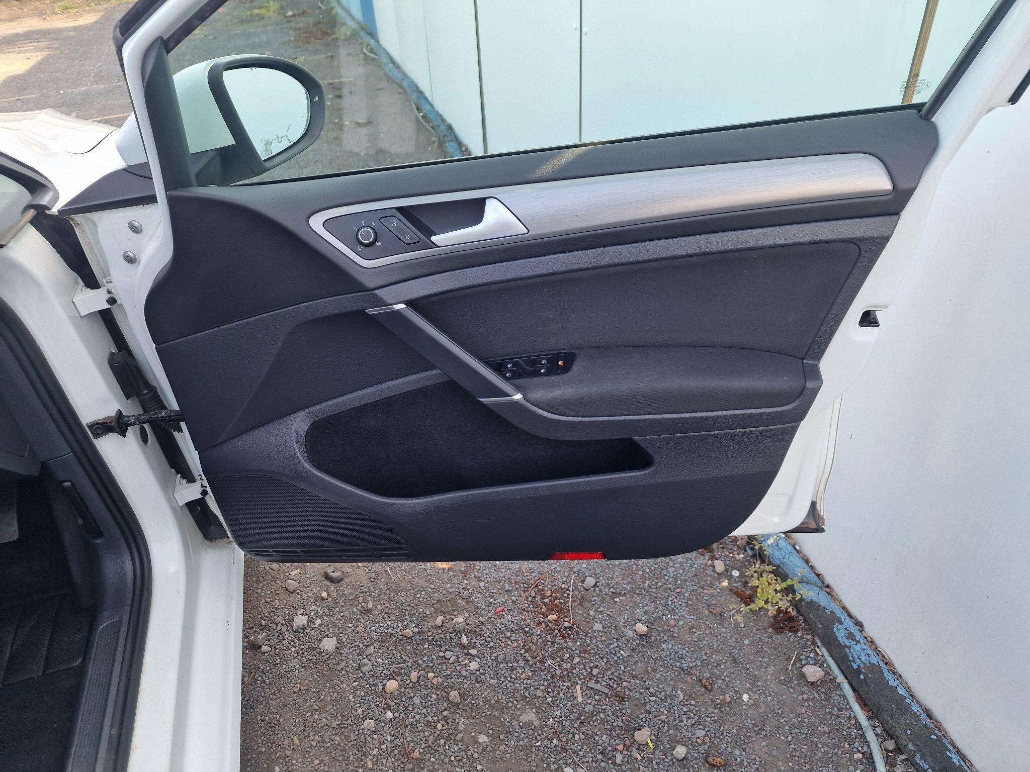Volkswagen Golf view 34