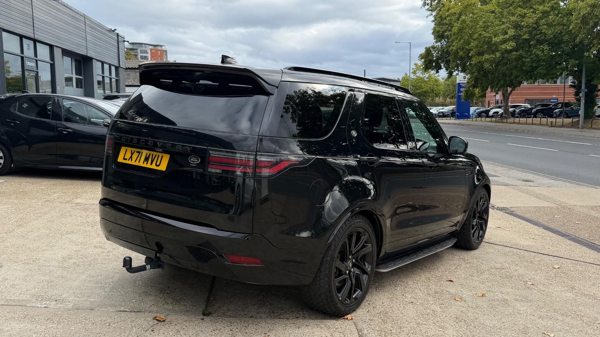 Land Rover Discovery view 8