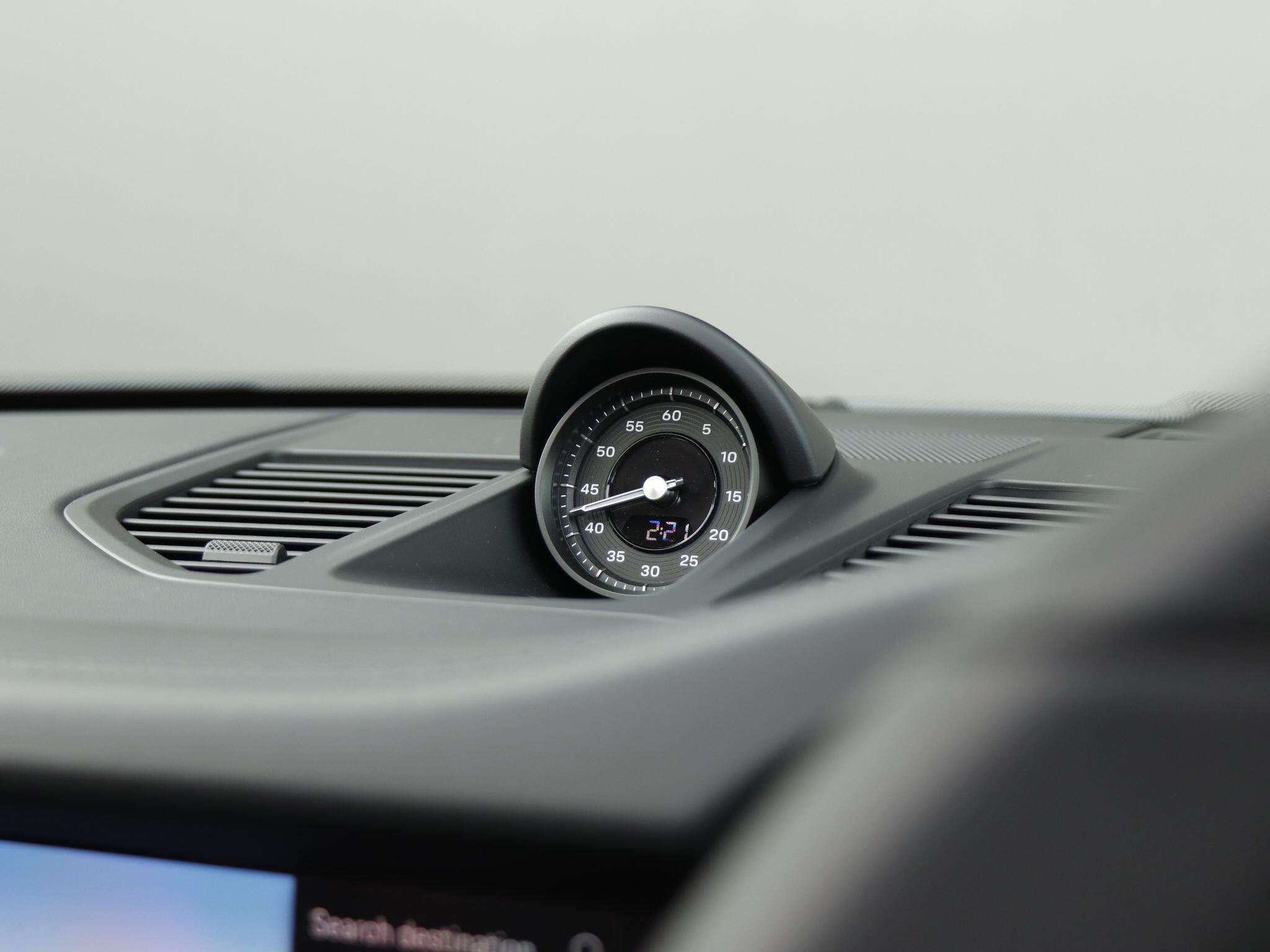 Porsche 911 view 13