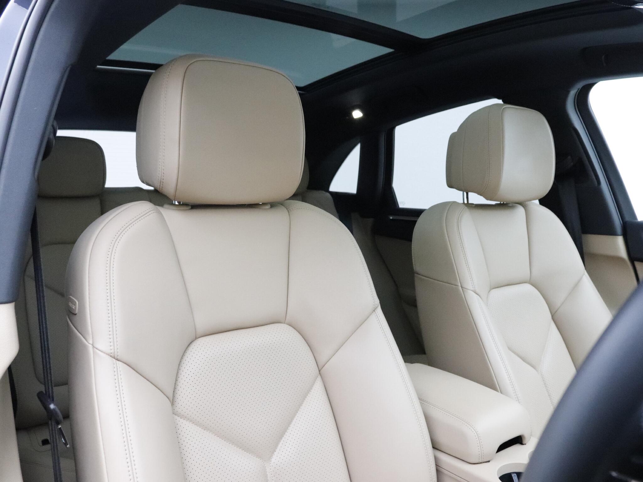 Porsche Macan view 26