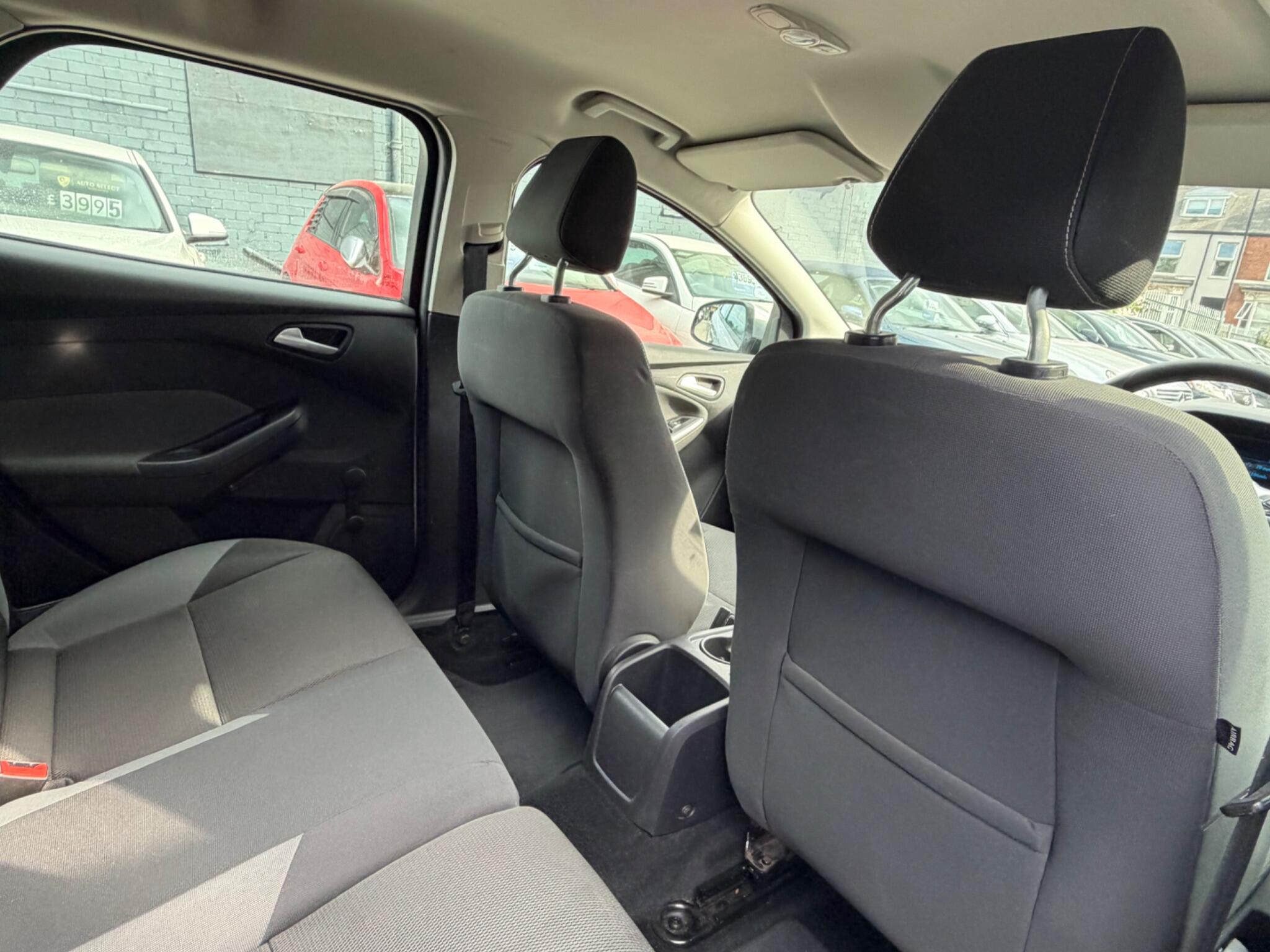 Ford Focus view 21