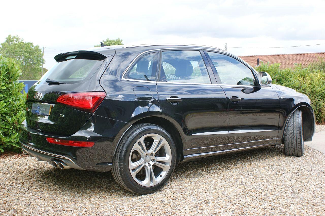 Audi SQ5 view 4