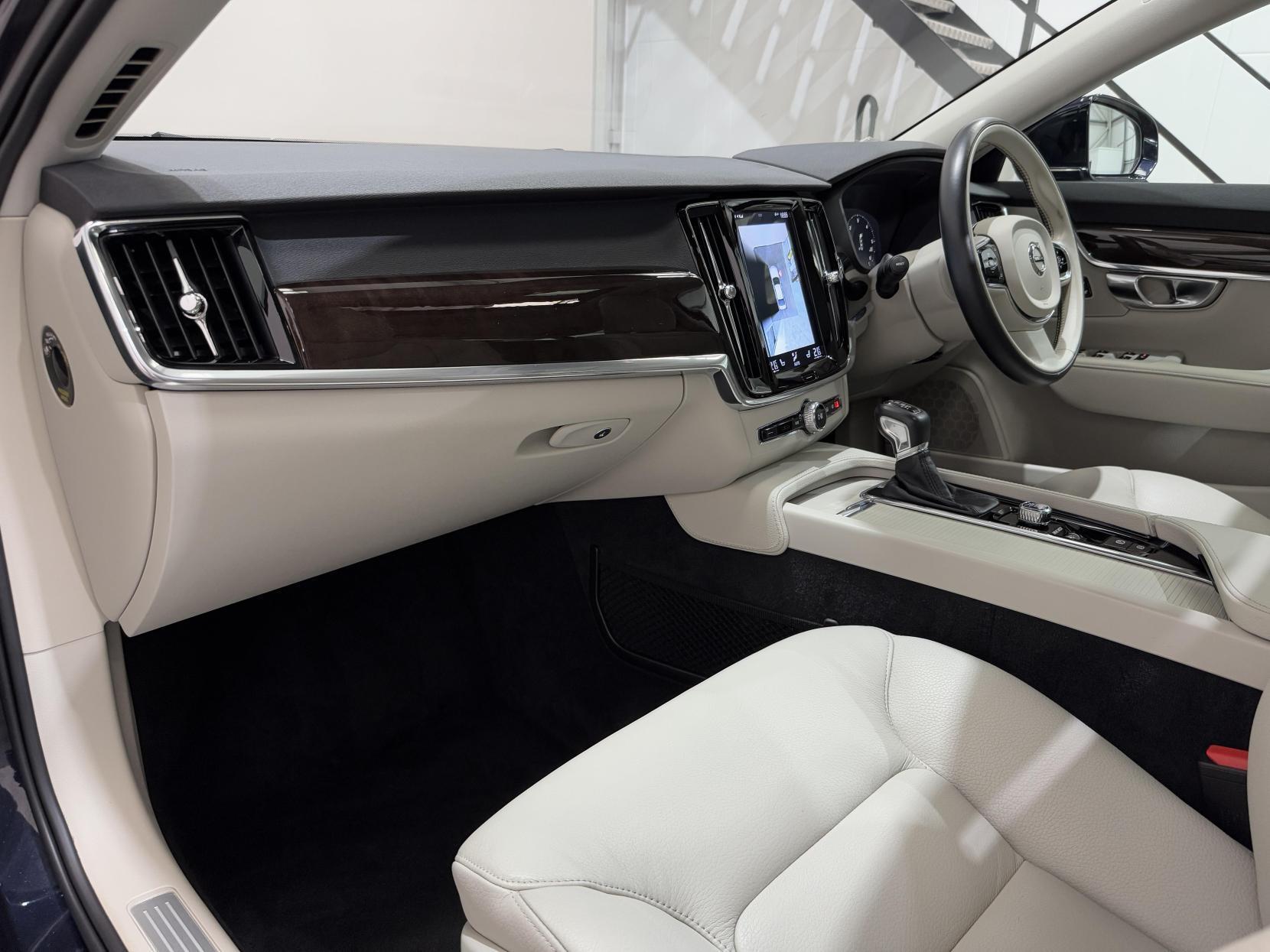 Volvo S90 view 42